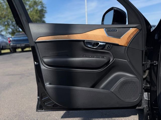 Used 2022 Volvo XC90 T6 Momentum w/ Climate Package image 12