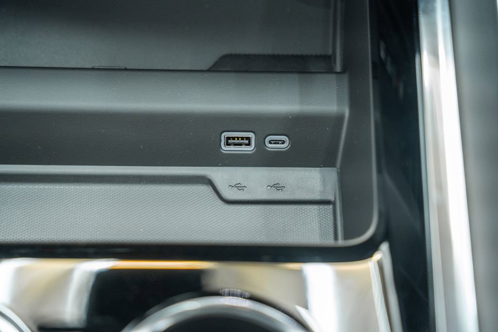 New 2026 Chevrolet Suburban Premier w/ Sun And Tow Package AWD/4WD image 29