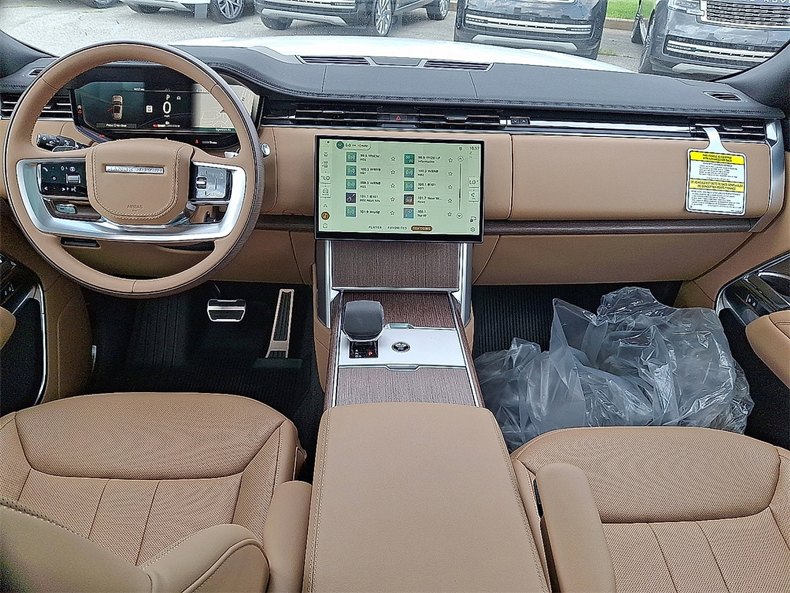 New 2025 Land Rover Range Rover SE image 18
