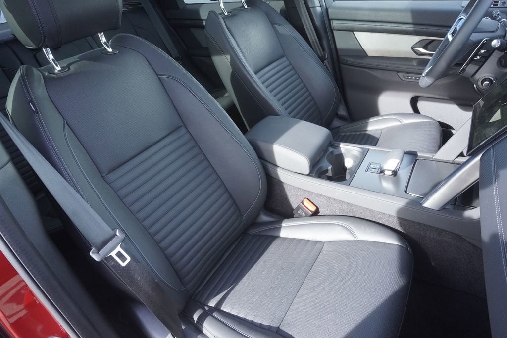 Used 2025 Land Rover Discovery Sport Dynamic SE image 24