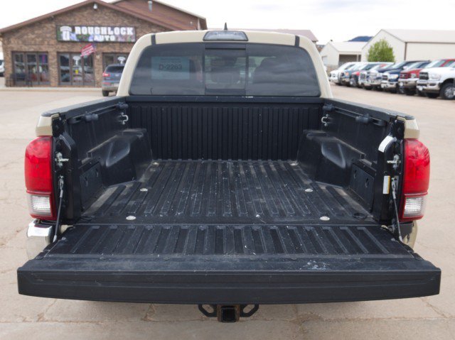 Used 2018 Toyota Tacoma SR5 AWD/4WD image 5