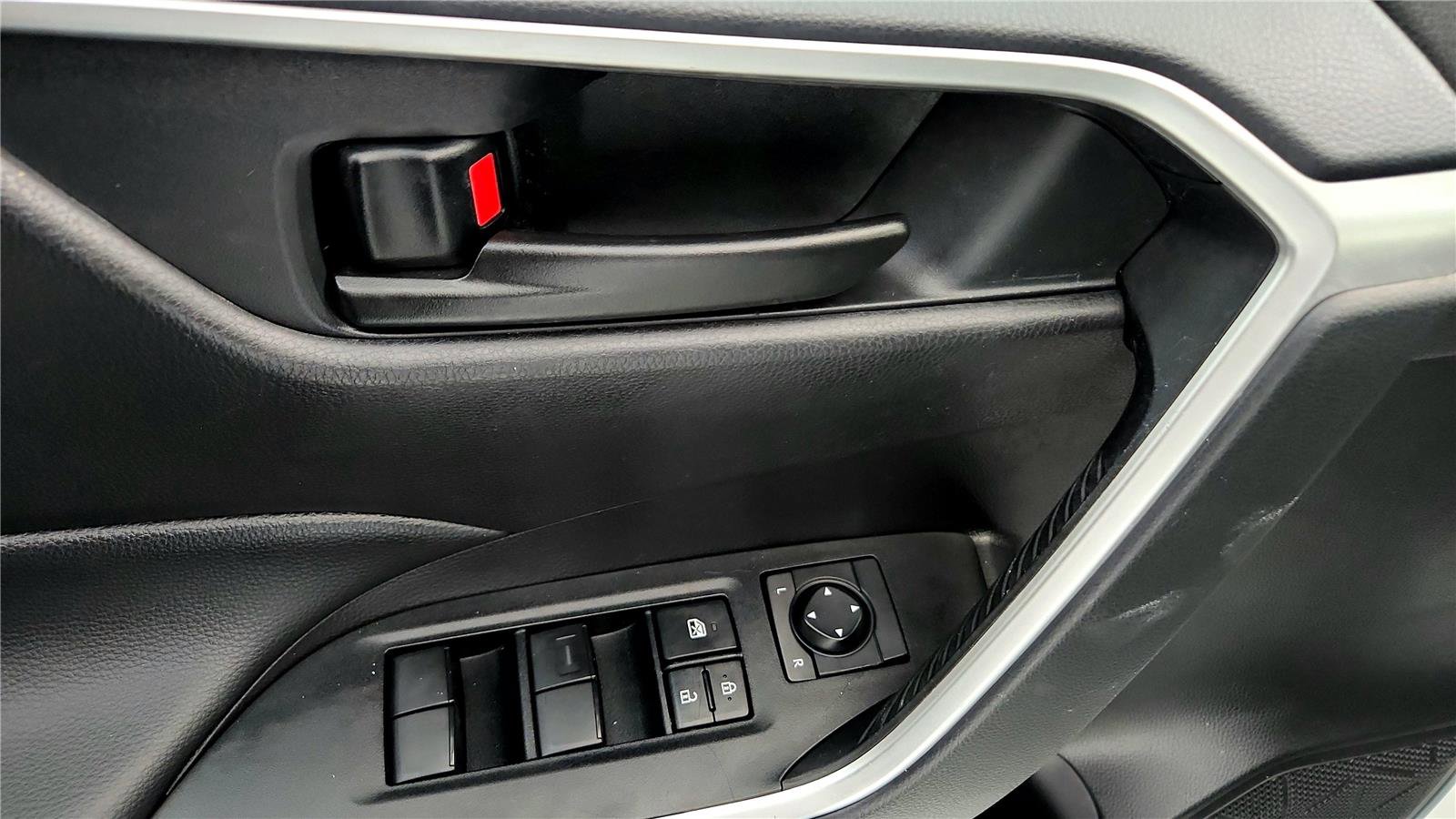 Certified 2025 Toyota RAV4 LE image 23