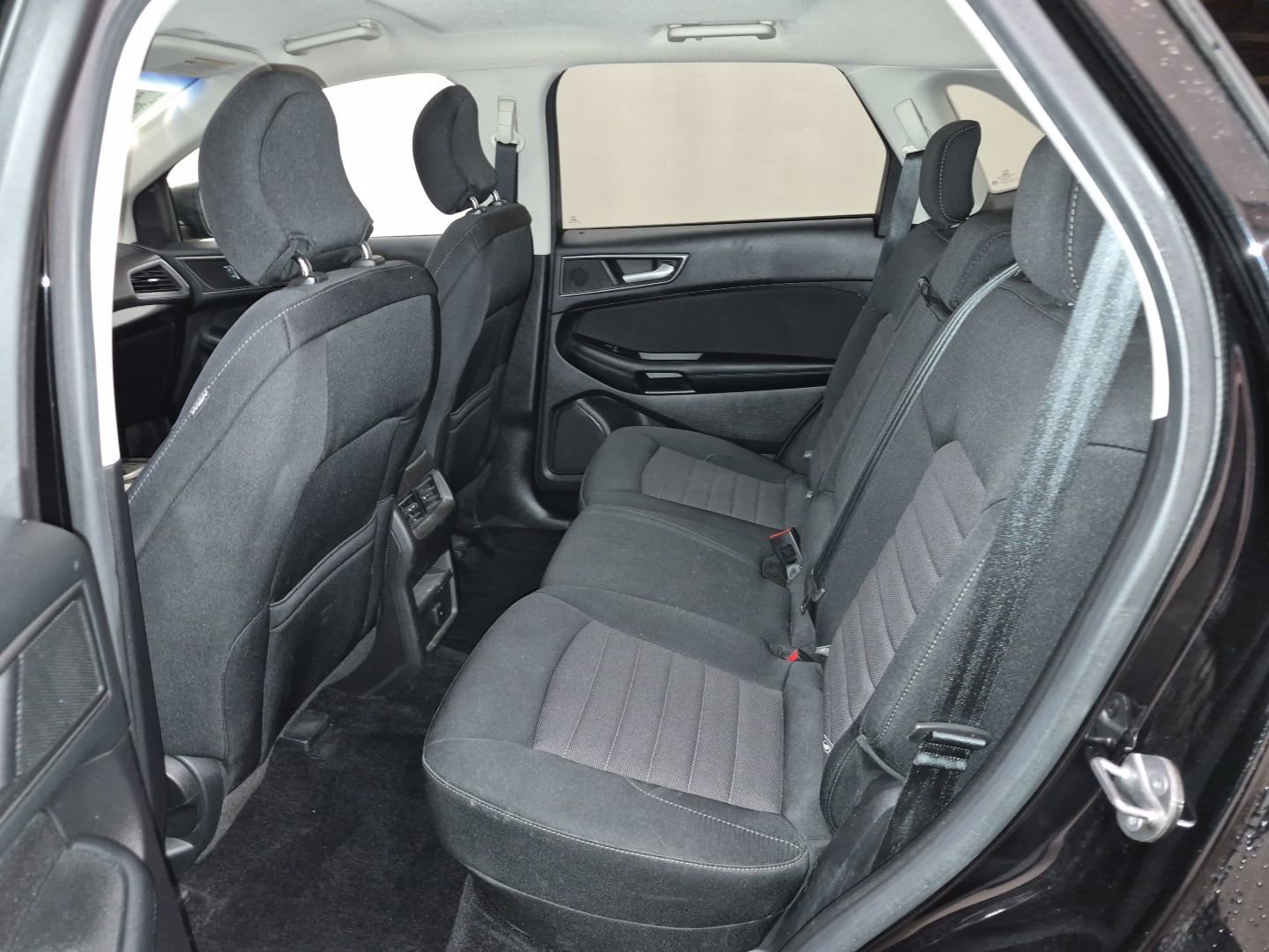 Used 2017 Ford Edge SE w/ Cargo Accessory Package FWD image 16