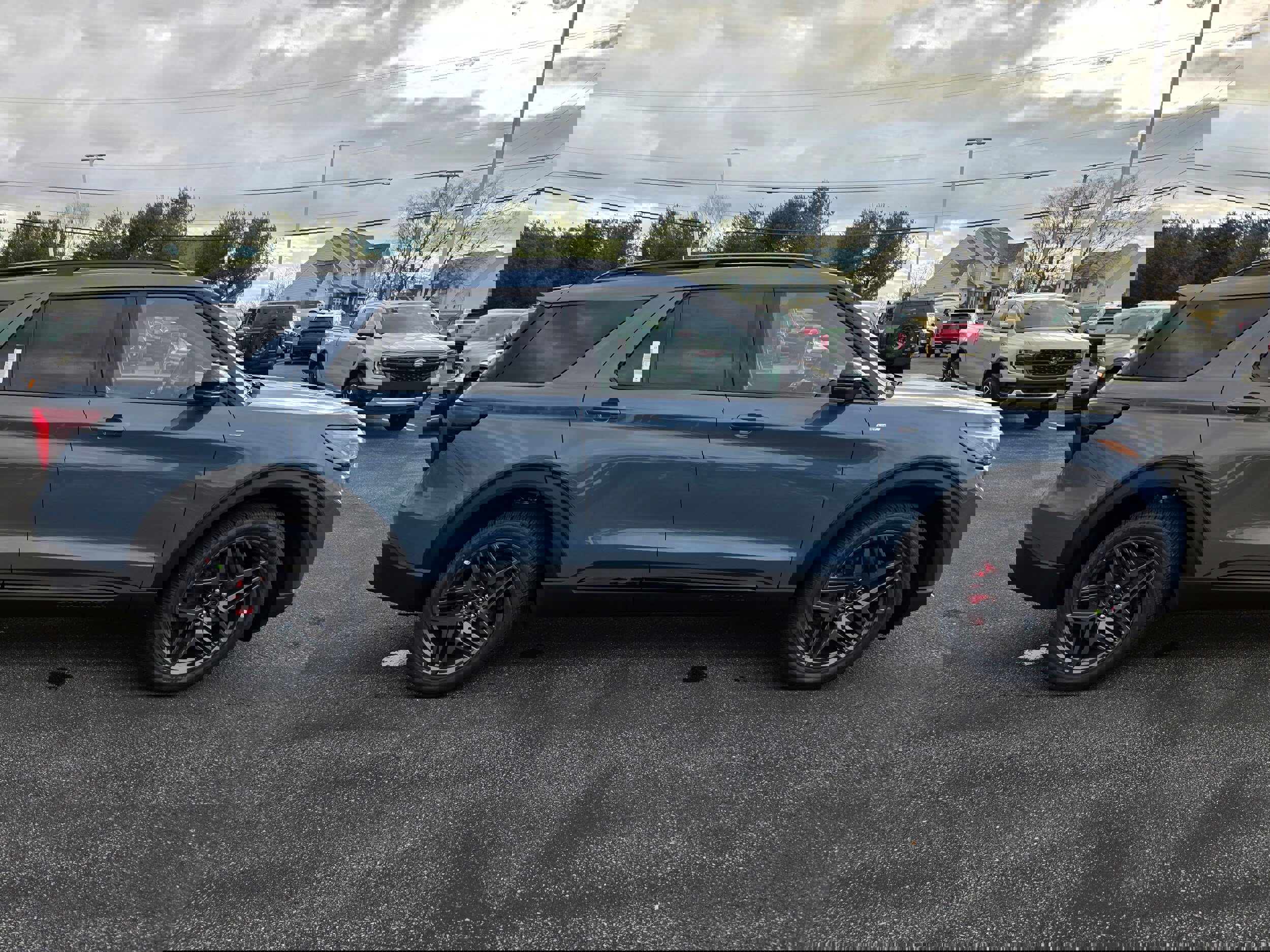 New 2026 Ford Explorer ST-Line w/ ST-Line Street Pack image 6
