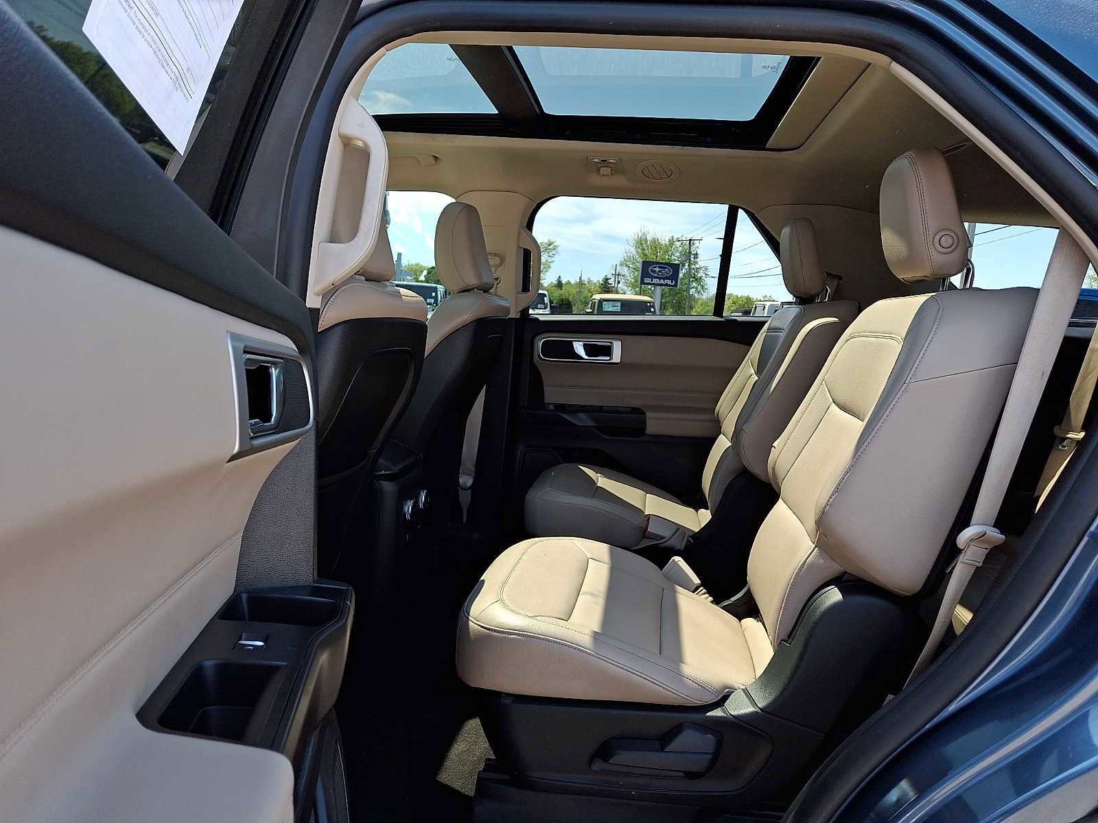Used 2020 Ford Explorer XLT w/ Equipment Group 202A AWD/4WD image 11