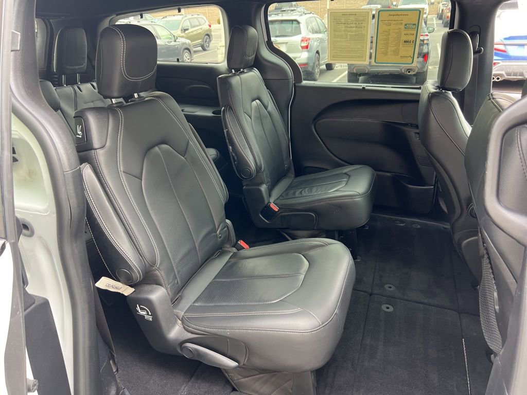 Certified 2021 Chrysler Pacifica Touring-L w/ S Appearance Package image 24