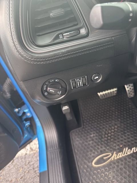 Used 2023 Dodge Challenger R/T w/ Plus Package image 39