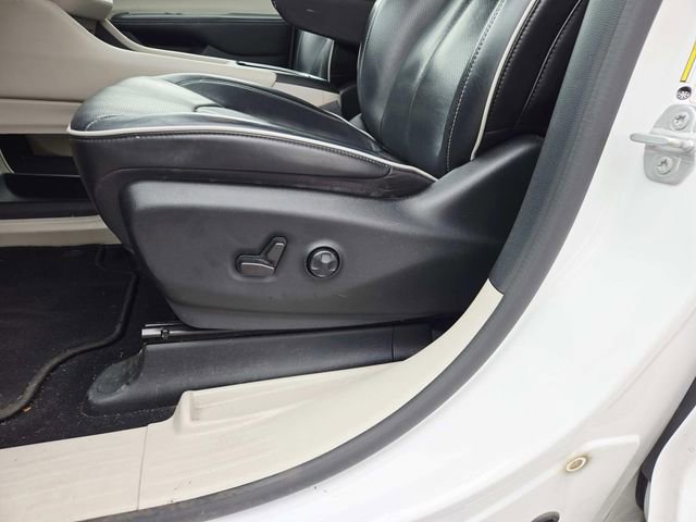 Used 2022 Chrysler Pacifica Limited AWD/4WD image 22