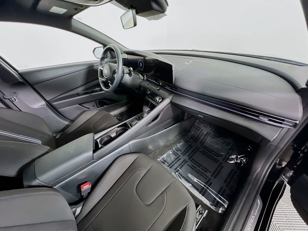 Certified 2025 Hyundai Elantra SEL image 29