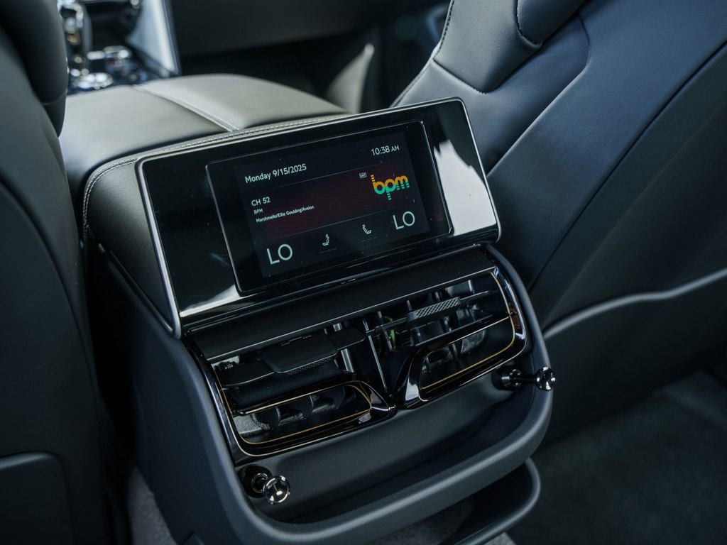 Used 2025 Bentley Flying Spur Plug-In Hybrid AWD/4WD image 19