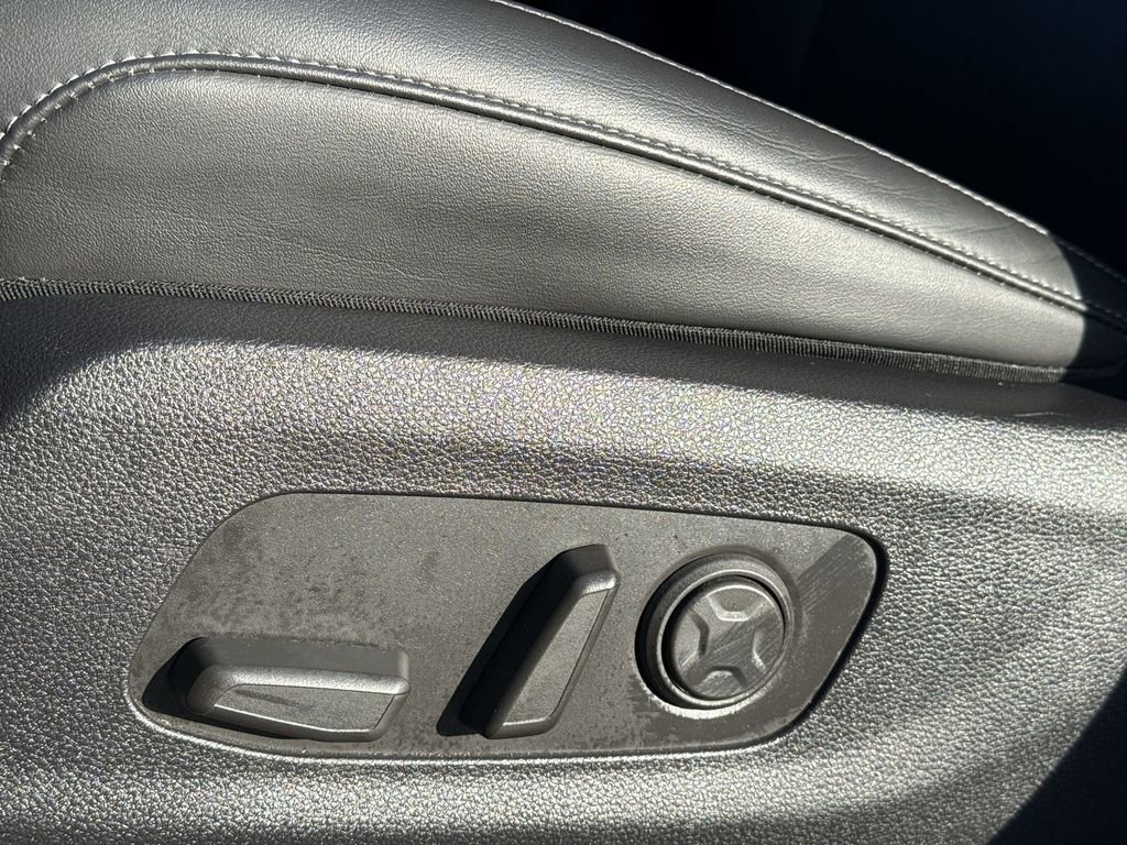 Used 2025 Kia Carnival image 14