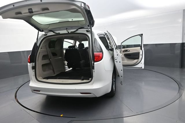 Used 2023 Chrysler Voyager LX FWD image 33
