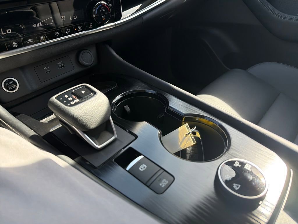 Used 2023 Nissan Rogue SL image 26