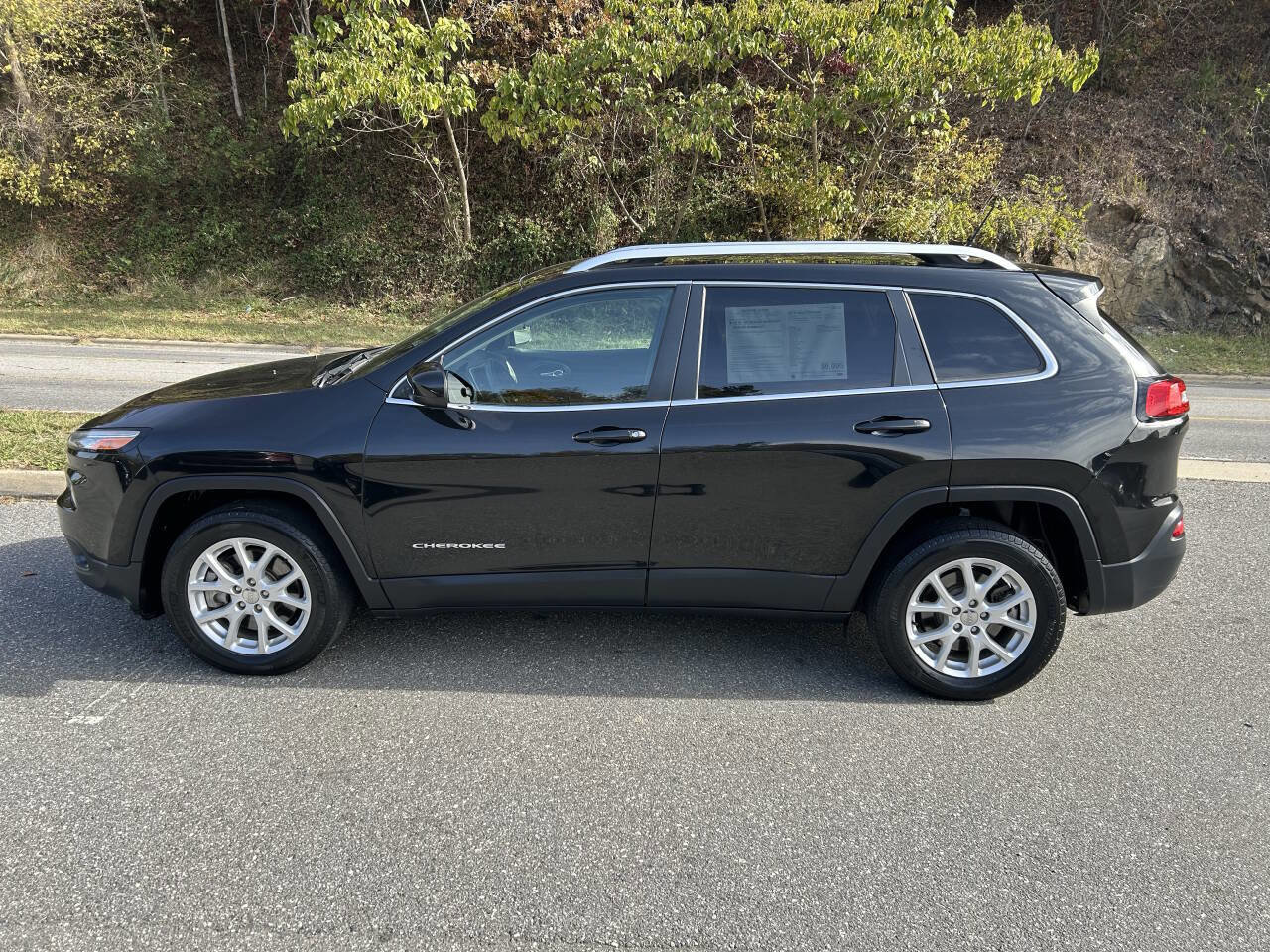 Used 2016 Jeep Cherokee Latitude image 4