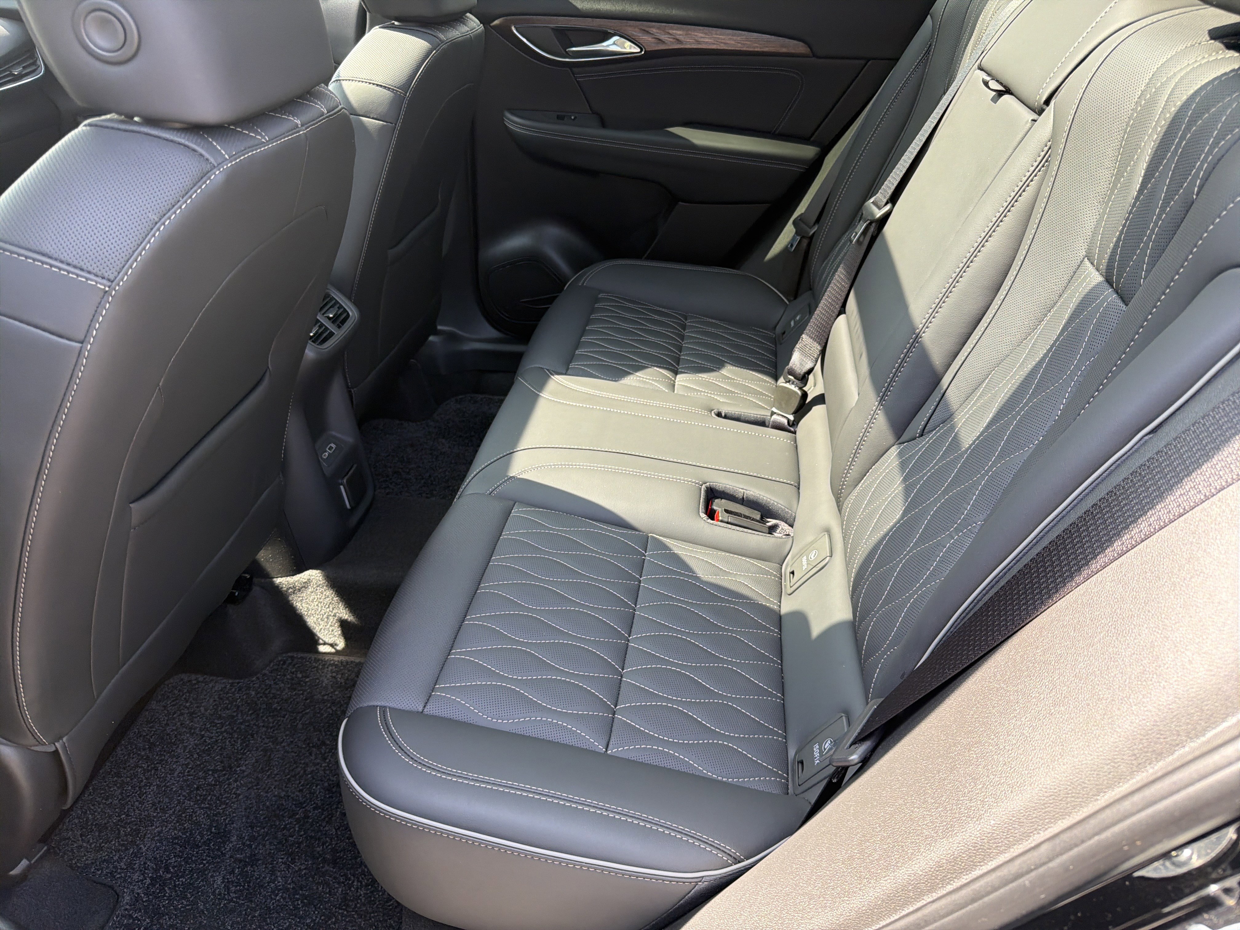 Used 2023 Buick Envision Avenir FWD image 21