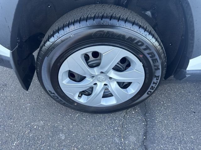 Used 2025 Toyota RAV4 LE AWD/4WD image 27