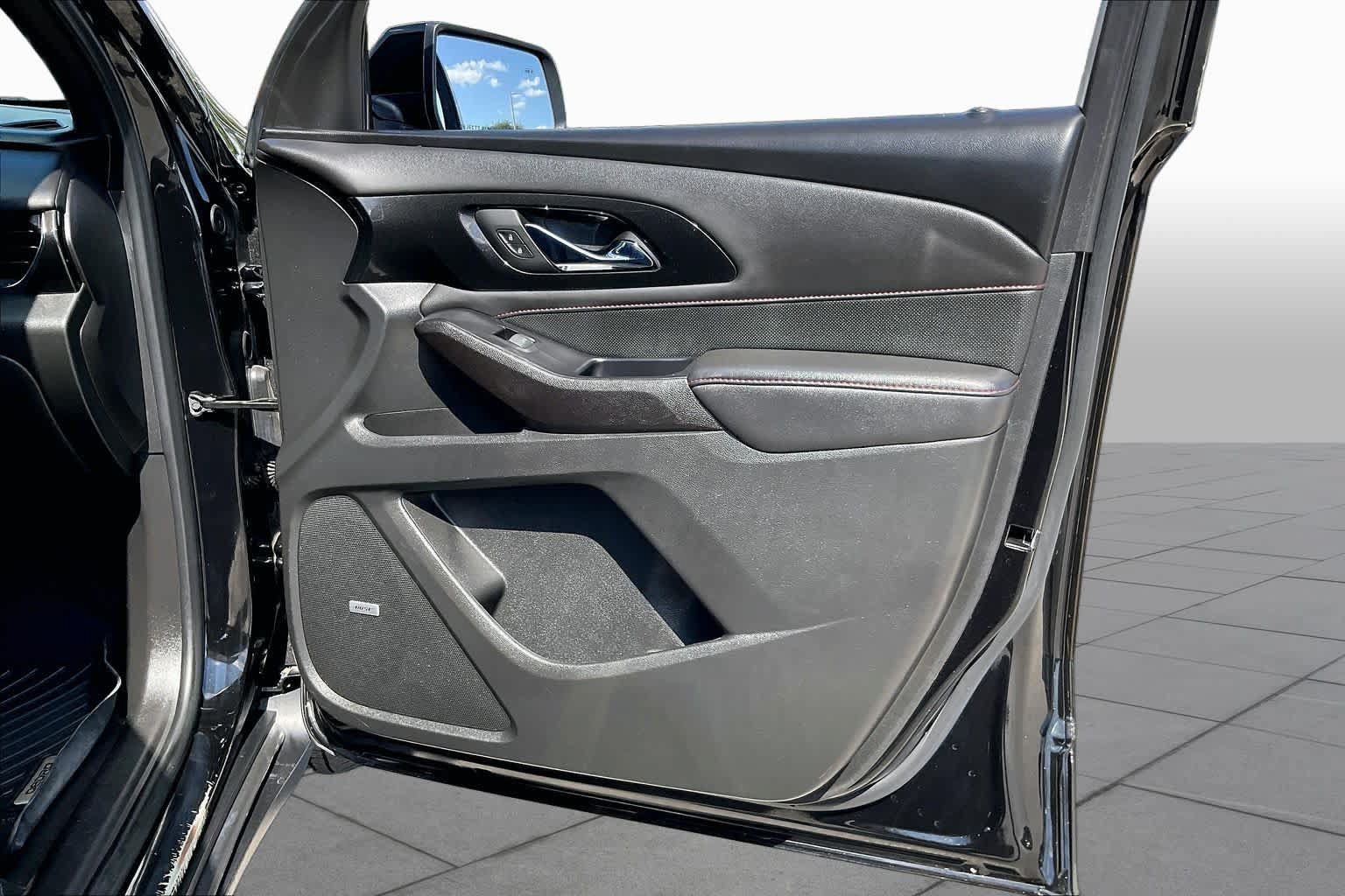 Used 2023 Chevrolet Traverse RS FWD image 21
