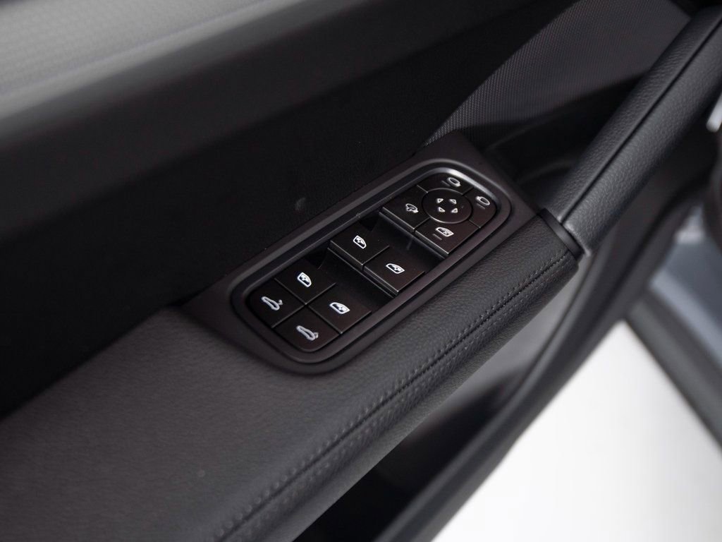 New 2026 Porsche Cayenne image 21