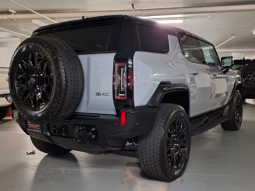New 2026 GMC Hummer EV SUV w/ LPO, Dark Essentials Package AWD/4WD image 8