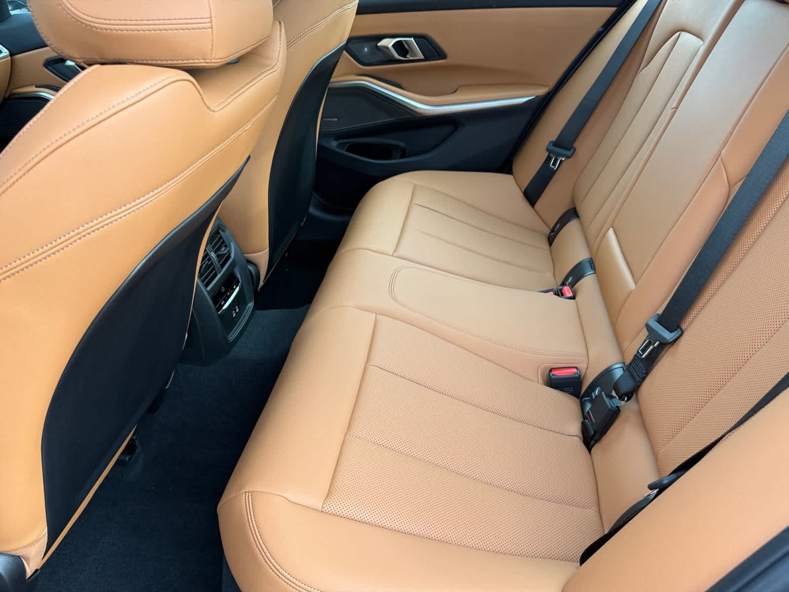 New 2026 BMW 330i xDrive Sedan w/ Premium Package AWD/4WD image 17