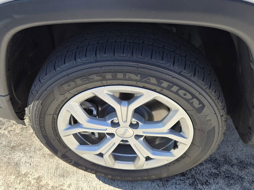 Used 2024 Jeep Compass Latitude image 10