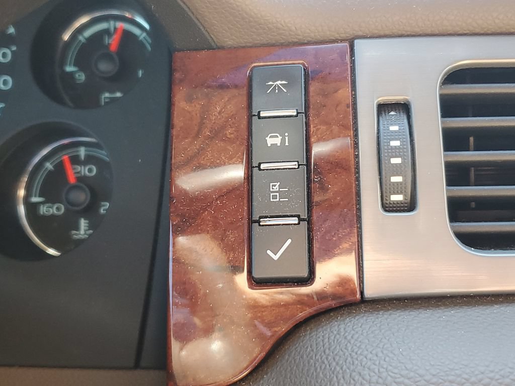 Used 2014 Chevrolet Suburban LTZ AWD/4WD image 28