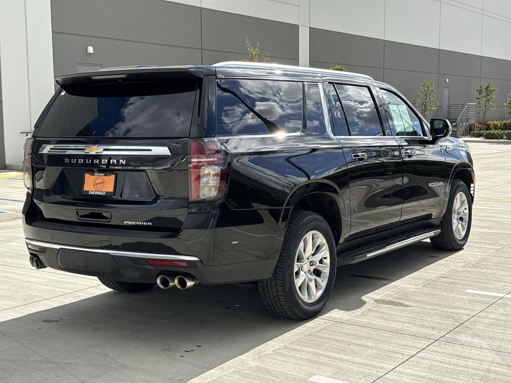 Used 2024 Chevrolet Suburban Premier image 3