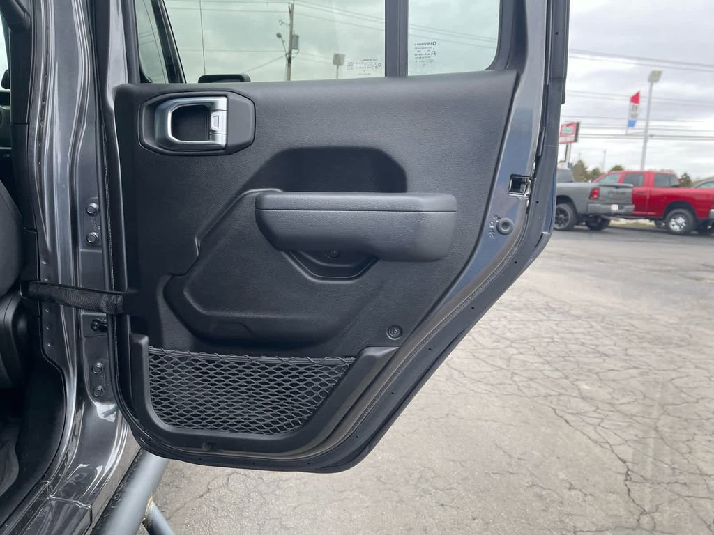 Used 2022 Jeep Gladiator Willys image 12