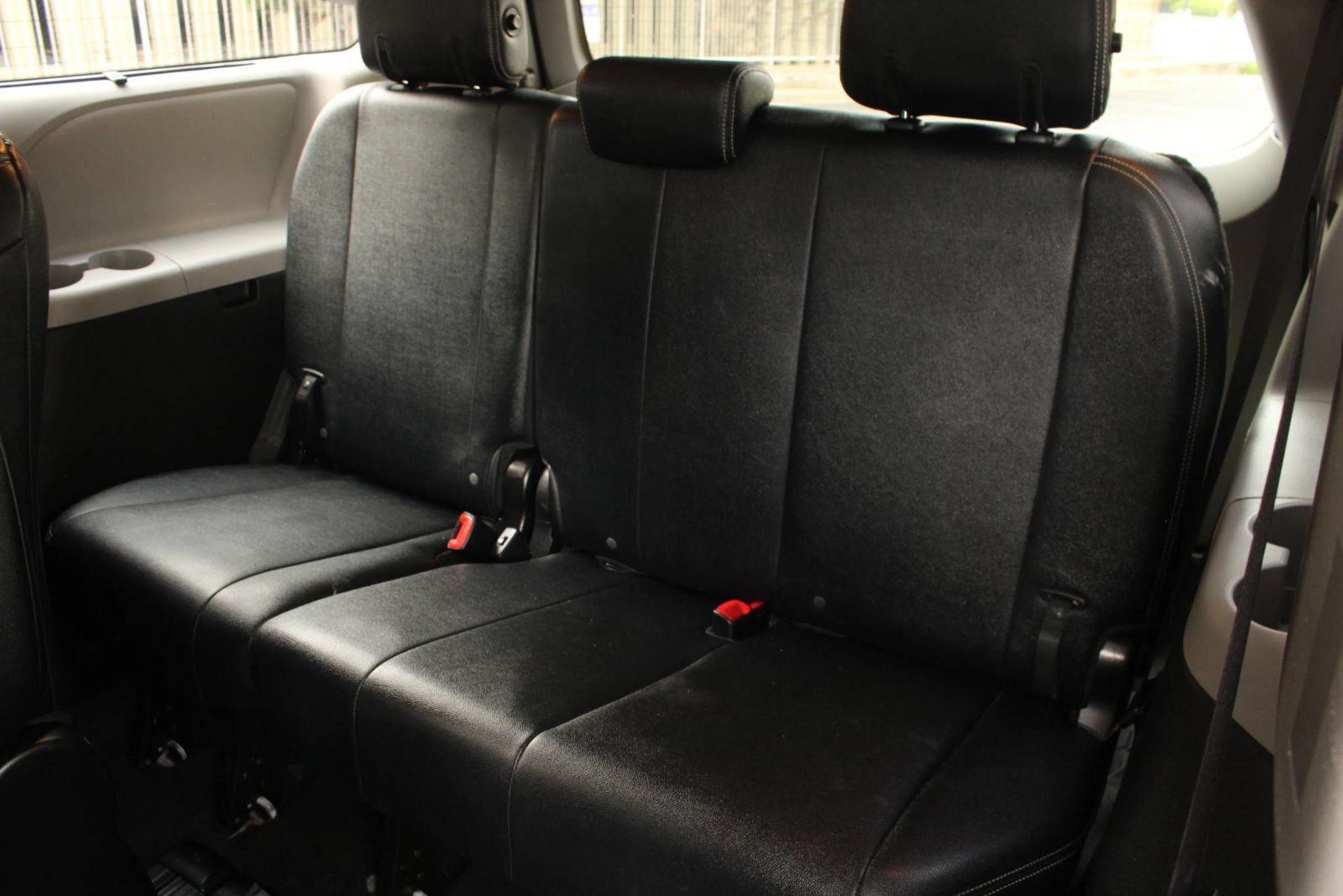 Used 2015 Toyota Sienna SE FWD image 20
