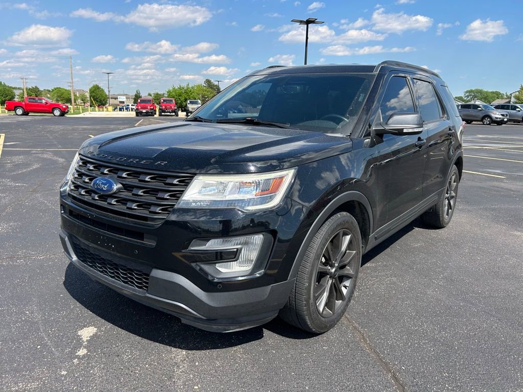 Used 2017 Ford Explorer XLT w/ Equipment Group 202A FWD image 7