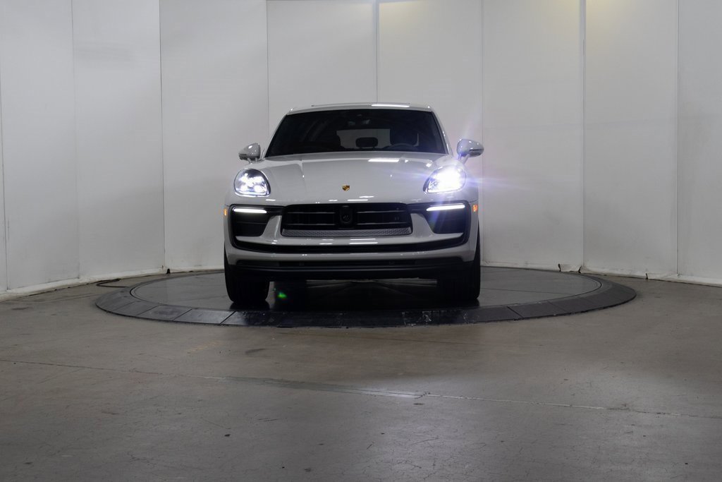 Used 2025 Porsche Macan image 10