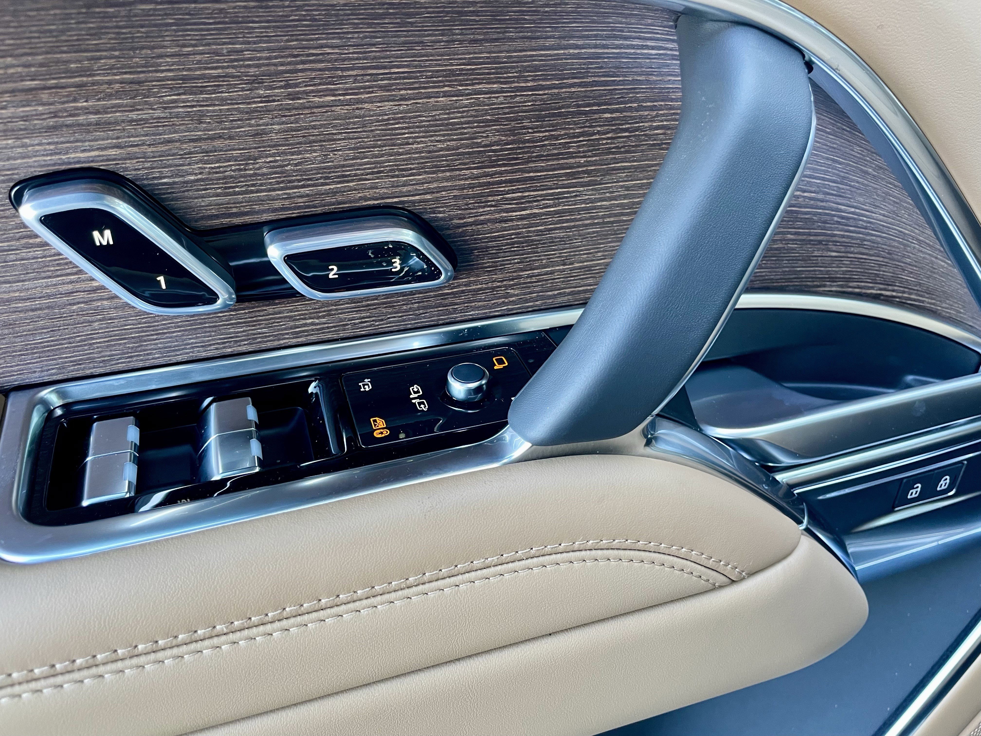 New 2026 Land Rover Range Rover SE image 11