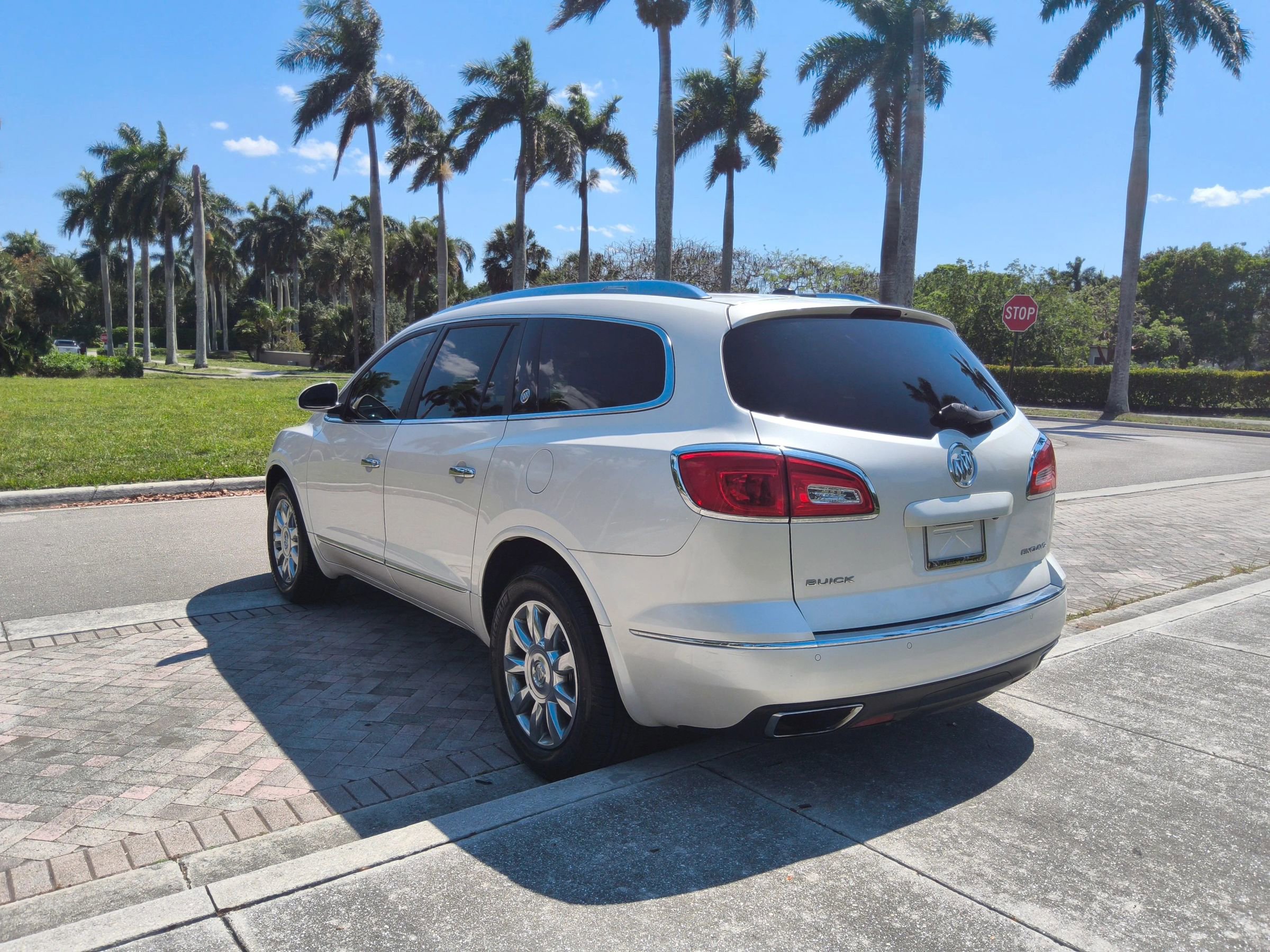 Used 2014 Buick Enclave Premium w/ Trailering Provision Package FWD image 4