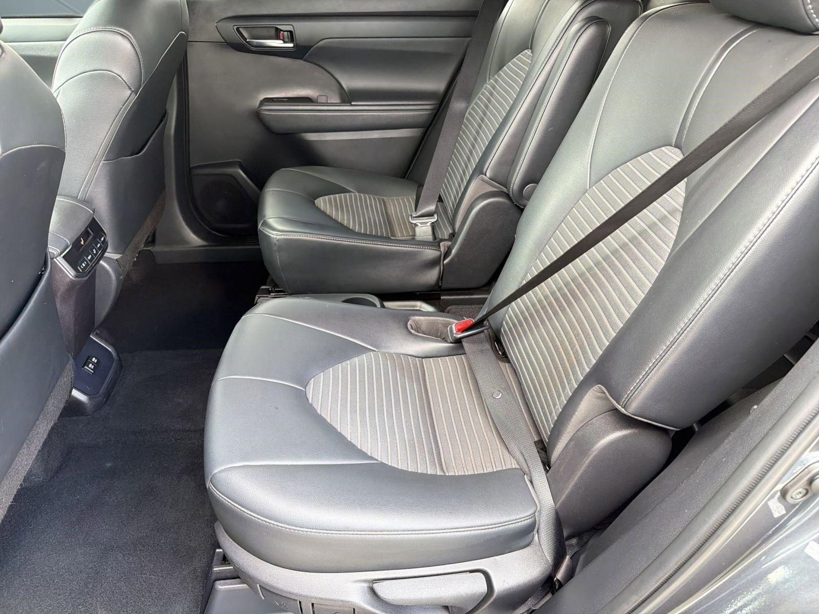 Used 2021 Toyota Highlander XSE FWD image 15