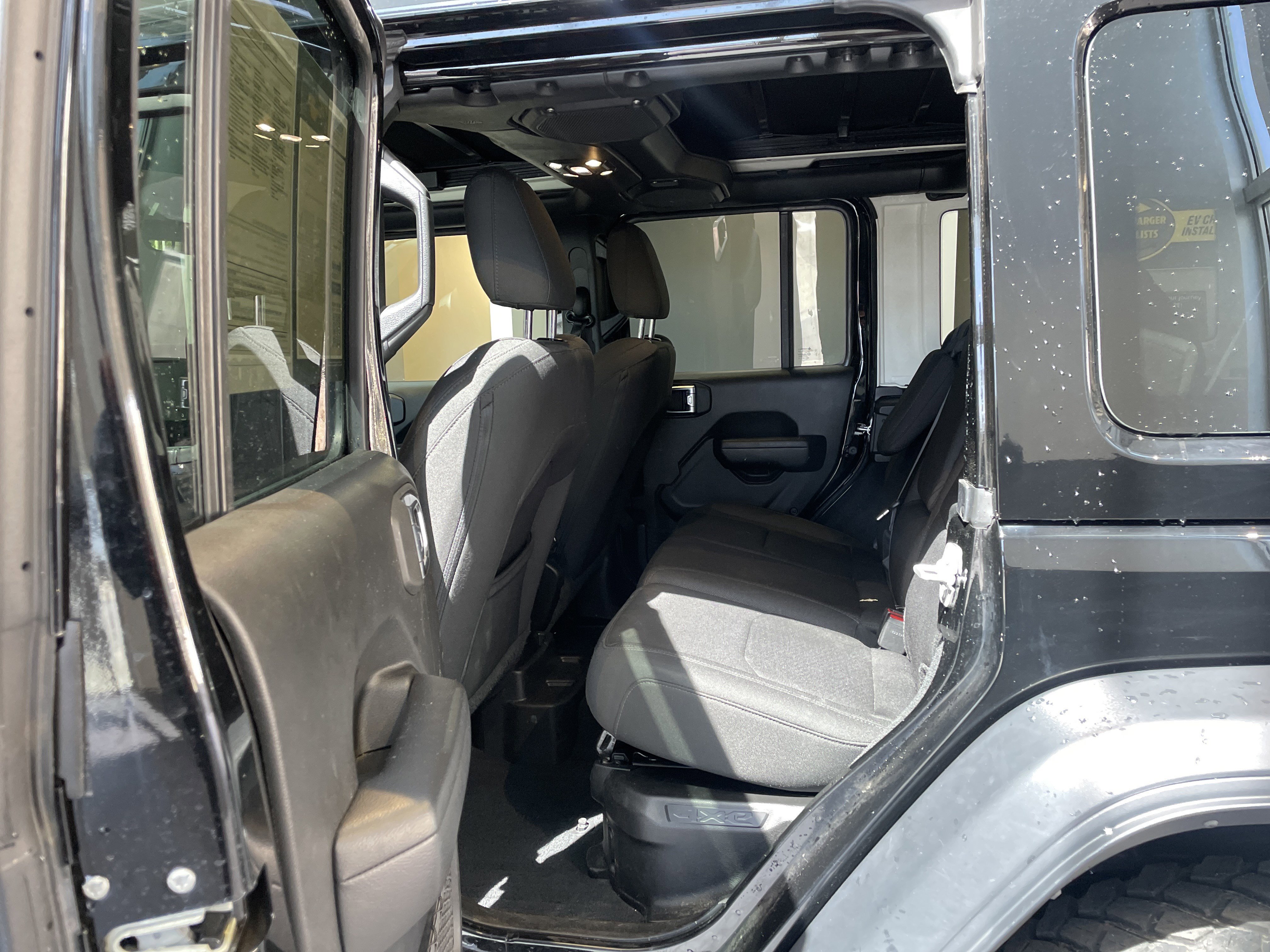 Used 2023 Jeep Wrangler Unlimited w/ Sun & Screen Package image 59