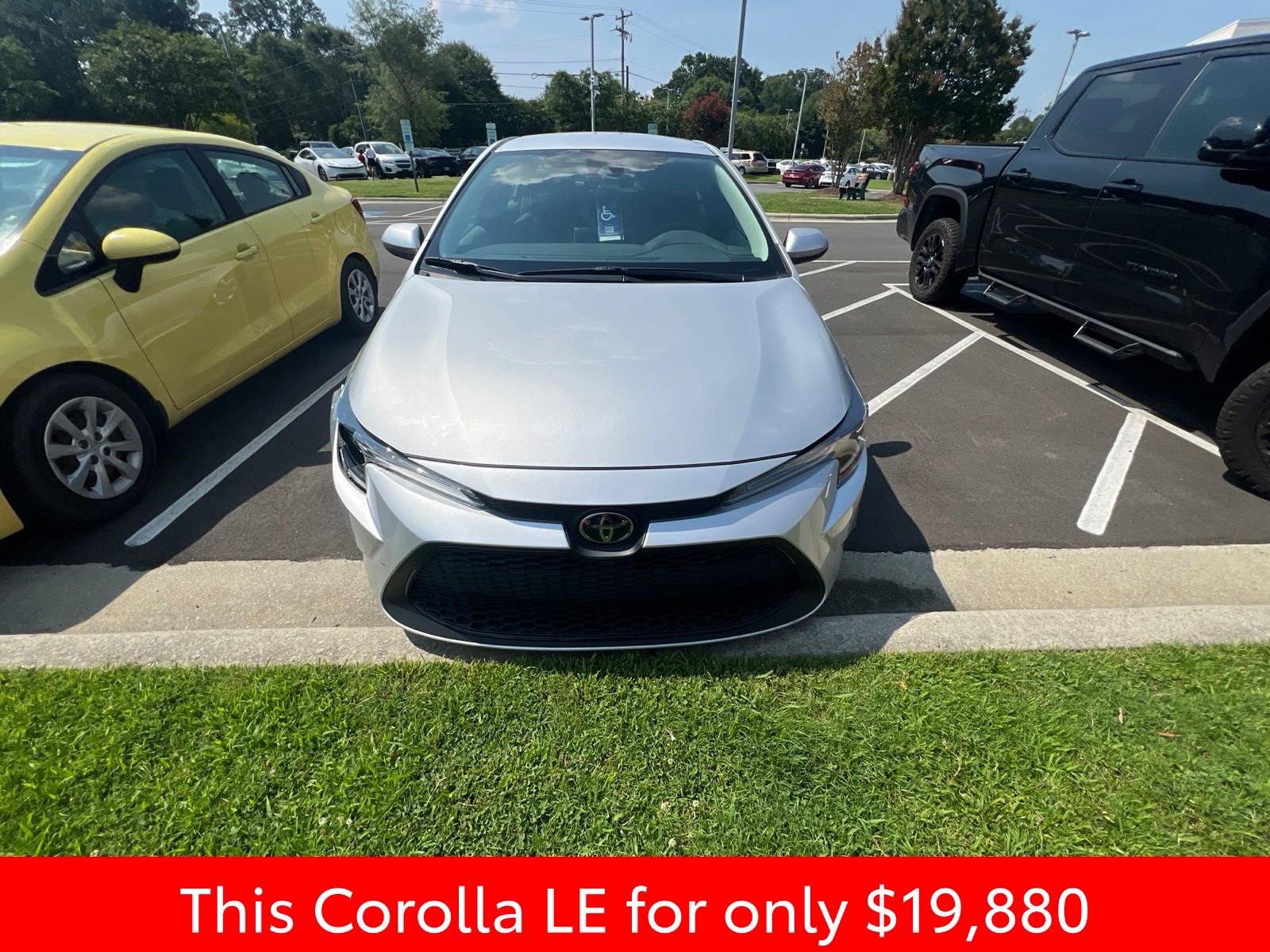 Used 2020 Toyota Corolla LE FWD image 20