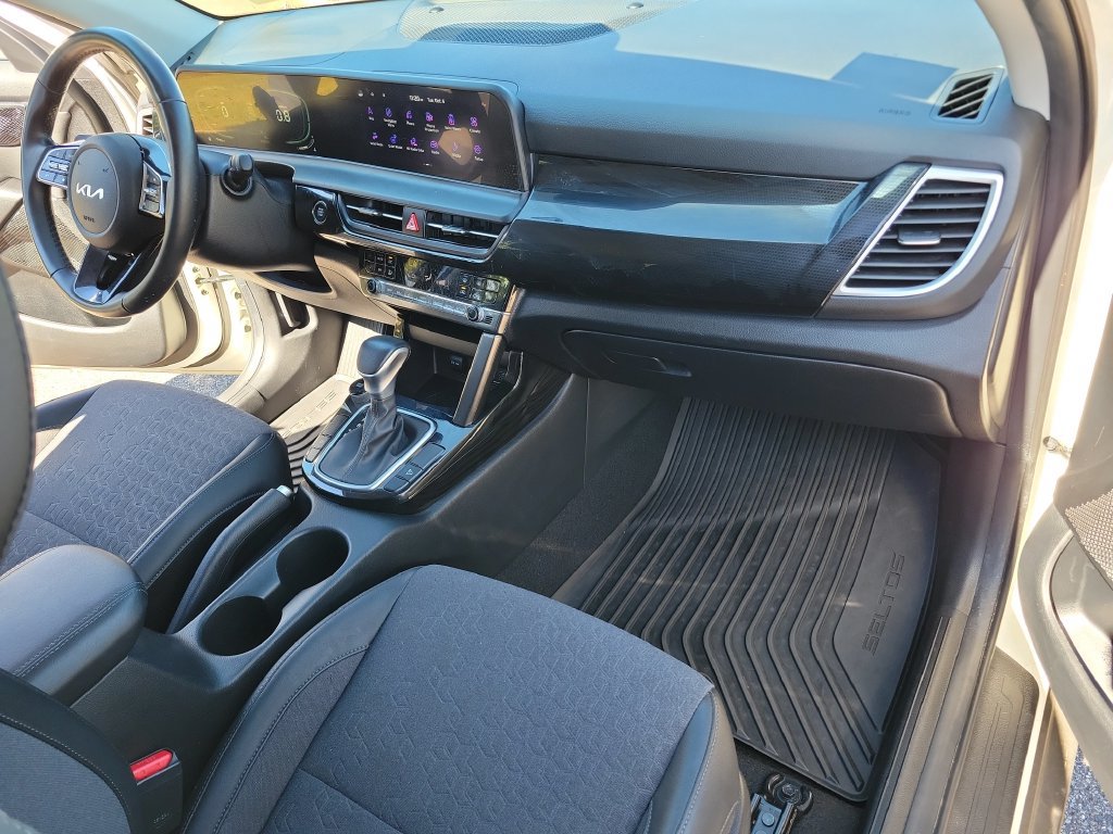Used 2025 Kia Seltos S FWD image 16