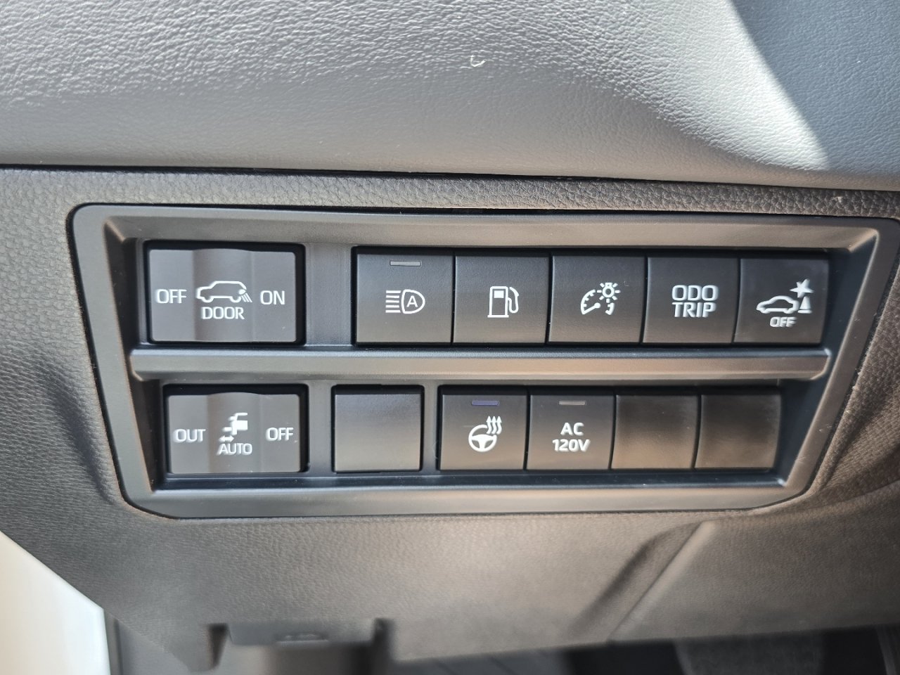 Certified 2024 Toyota Sequoia Platinum AWD/4WD image 12