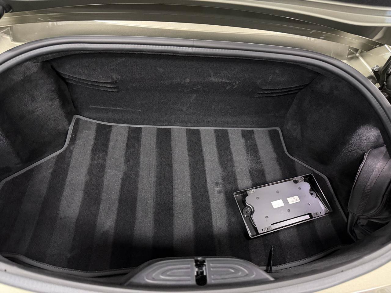 Used 2023 Aston Martin V8 Vantage Roadster RWD image 40