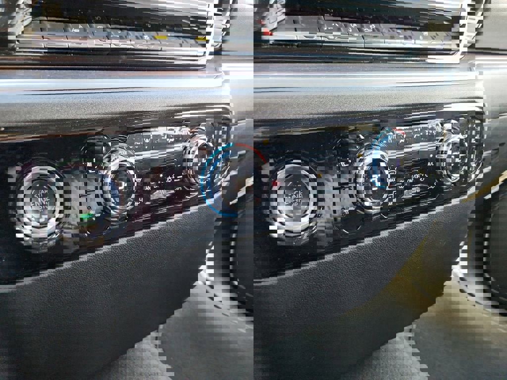 Used 2024 GMC Sierra 1500 SLT image 26