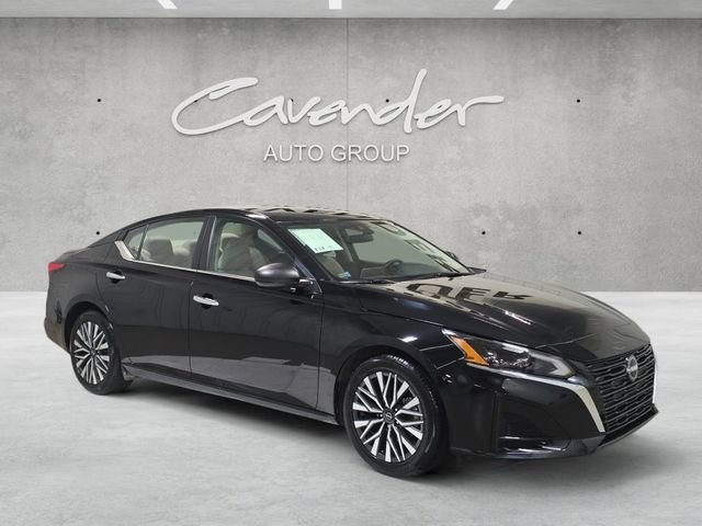 Used 2024 Nissan Altima 2.5 SV image 2