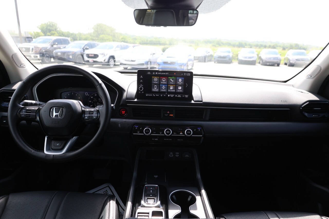 Used 2025 Honda Pilot Elite image 14