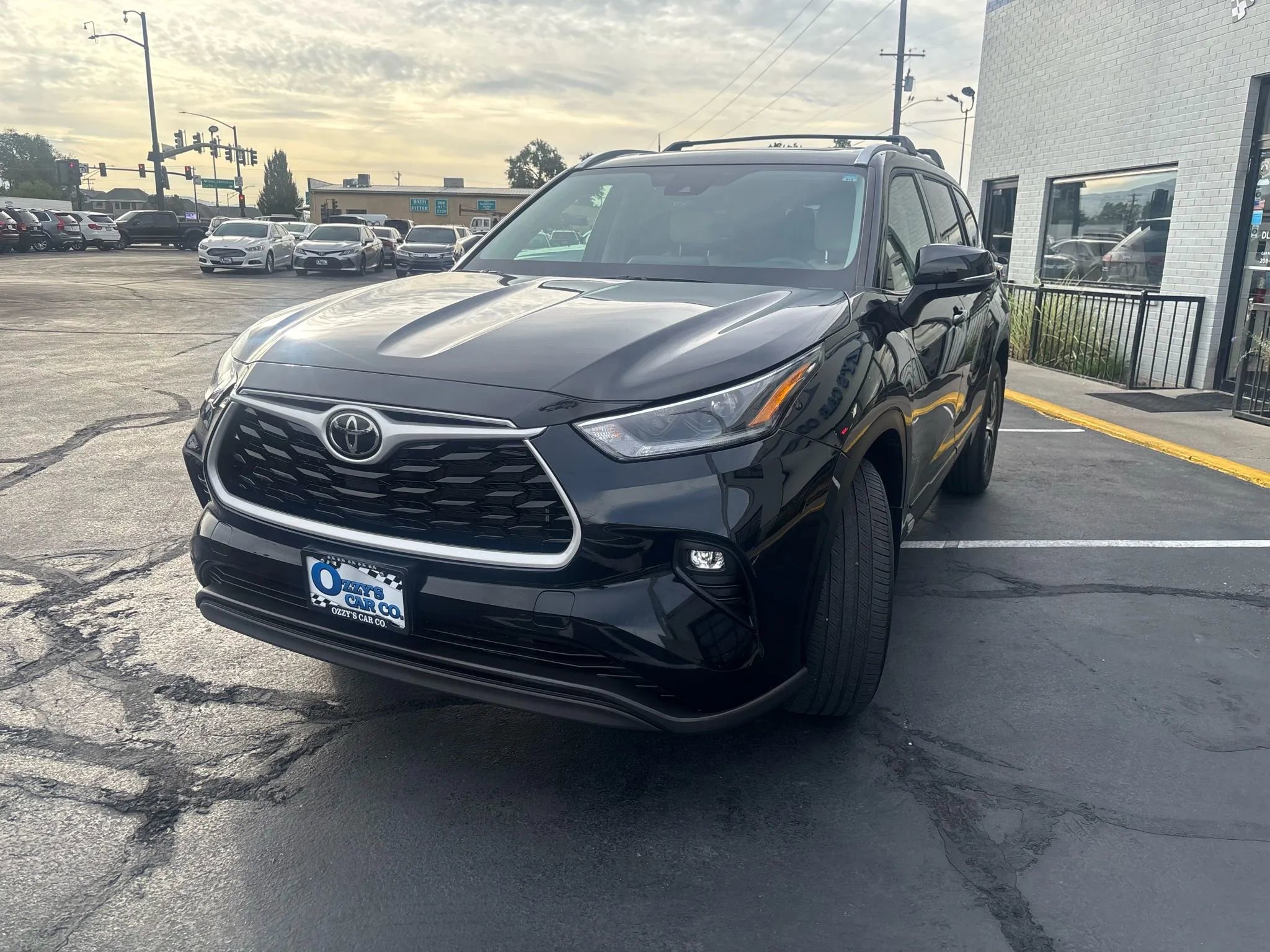 Used 2021 Toyota Highlander XLE image 2