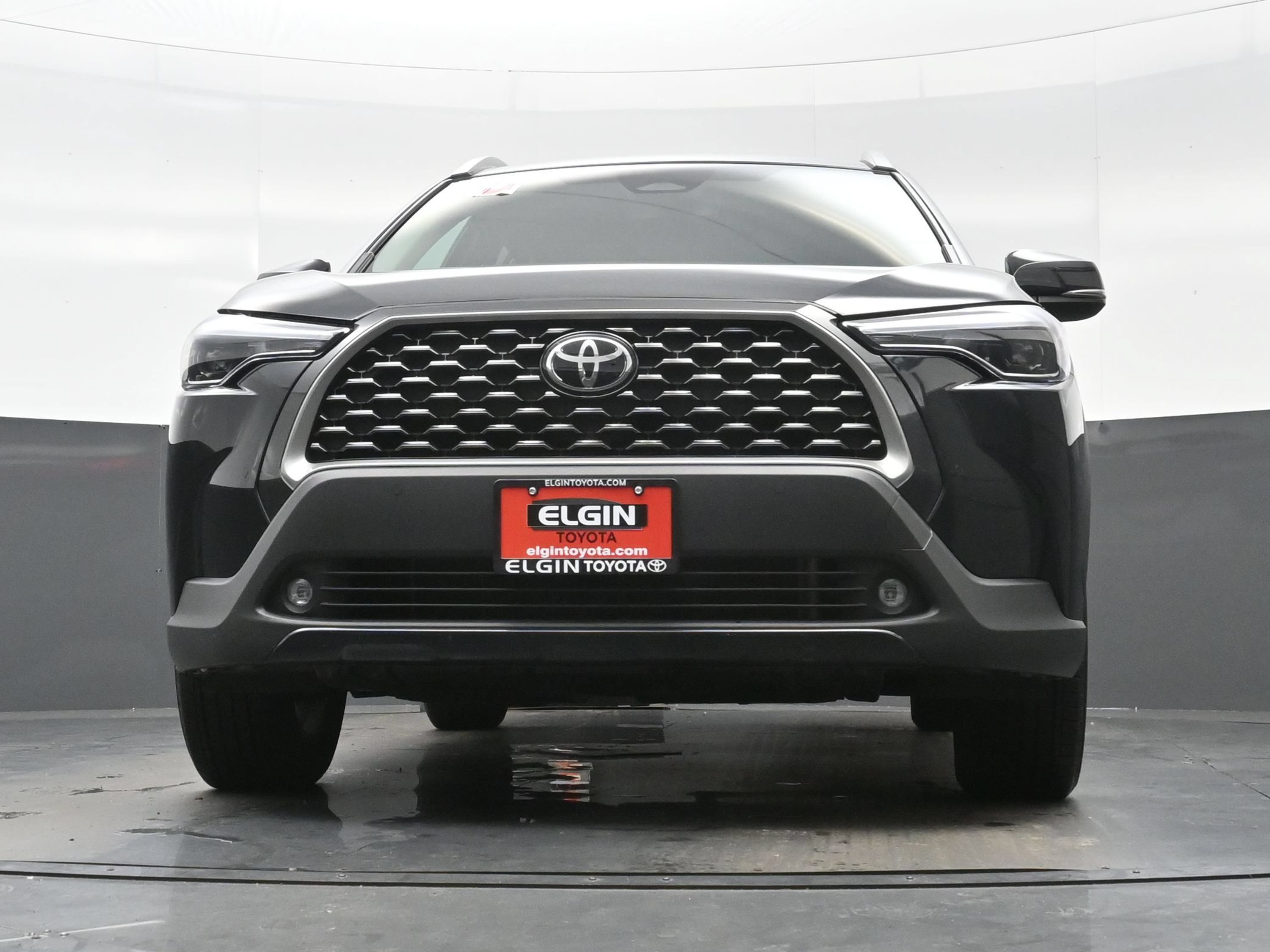 Used 2025 Toyota Corolla Cross XLE AWD/4WD image 27