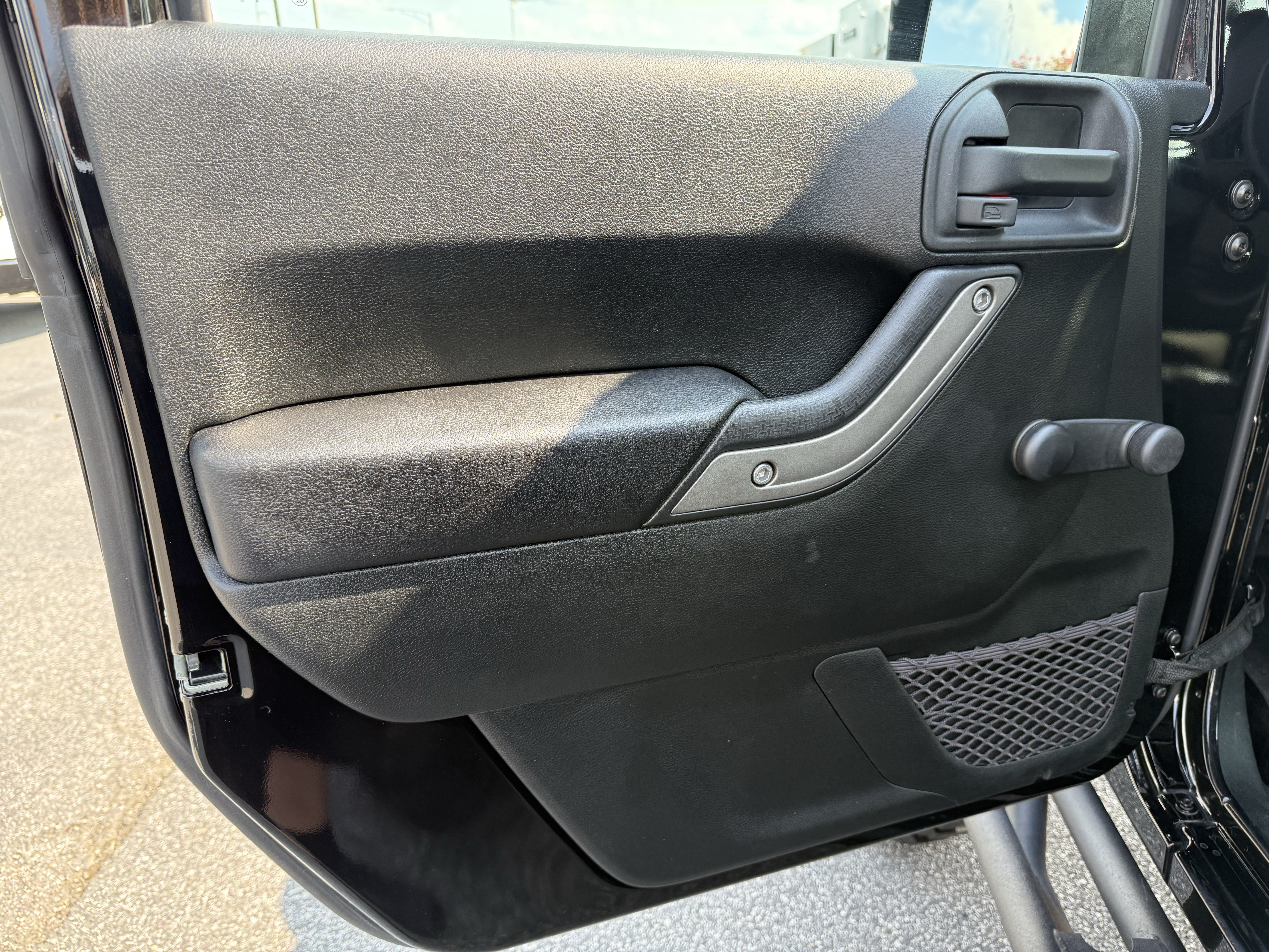 Used 2018 Jeep Wrangler Sport w/ Connectivity Group AWD/4WD image 14
