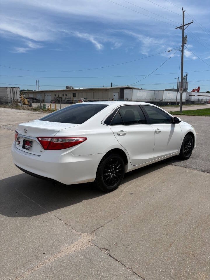 Used 2017 Toyota Camry LE FWD image 4