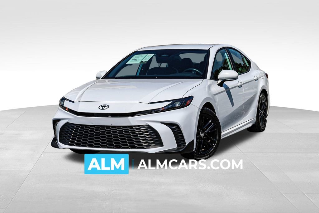 Used 2025 Toyota Camry SE image 1