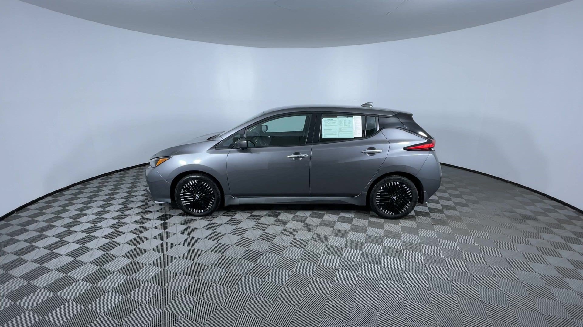 Certified 2025 Nissan Leaf SV Plus FWD image 5