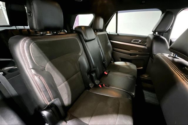 Used 2018 Ford Explorer XLT w/ XLT Appearance Package image 26