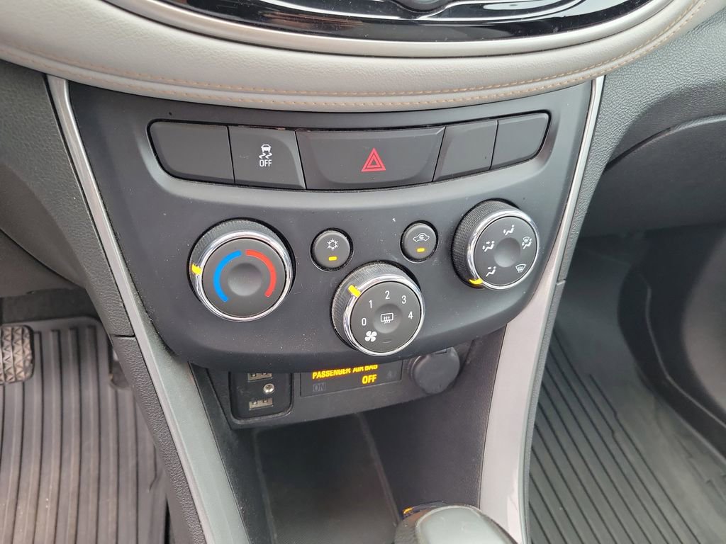 Used 2019 Chevrolet Trax LT w/ Driver Confidence Package image 23